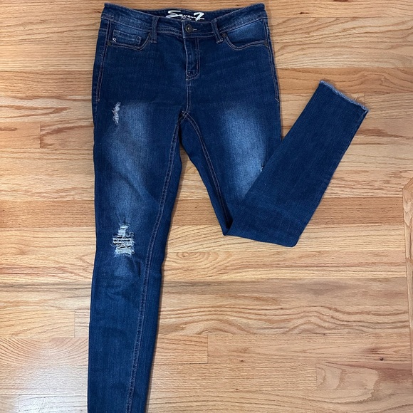 Seven(7) Jeans 5 - Picture 2 of 4